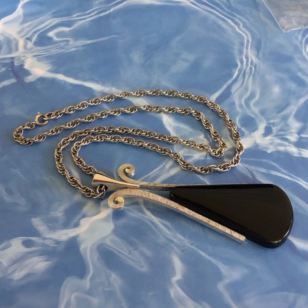 Vintage 1970’s Avon Silver Necklace with Ebony Teardrop Pendant - Picture 12 of 16